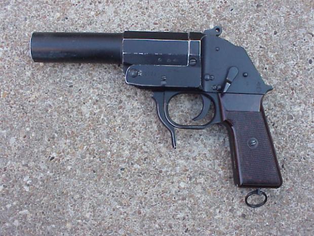 DDR flare pistol left.JPG