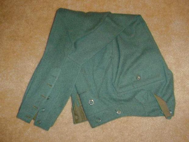 Breeches green with buttons.JPG