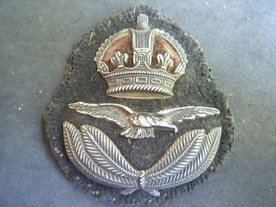 I have an easy question for 'our' British WW1 era Cap Badge Experts ...