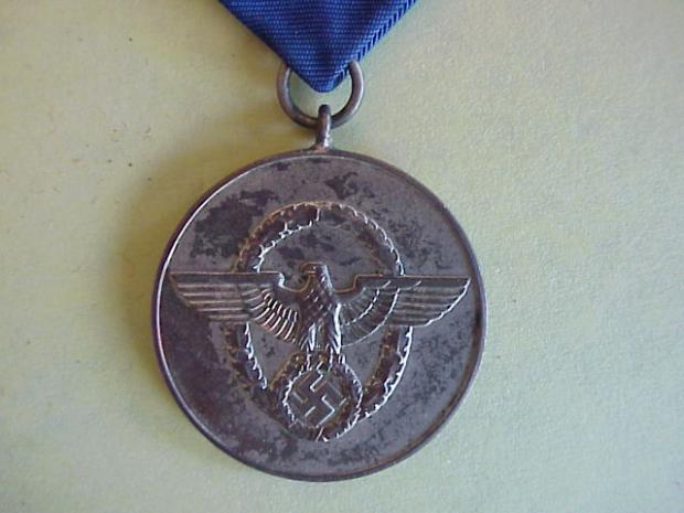 Pol 8 year medal close.JPG