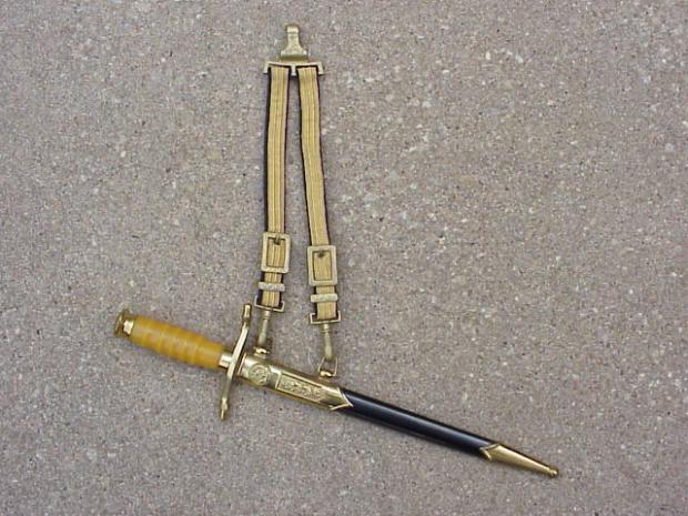 DDR Navy dagger.JPG