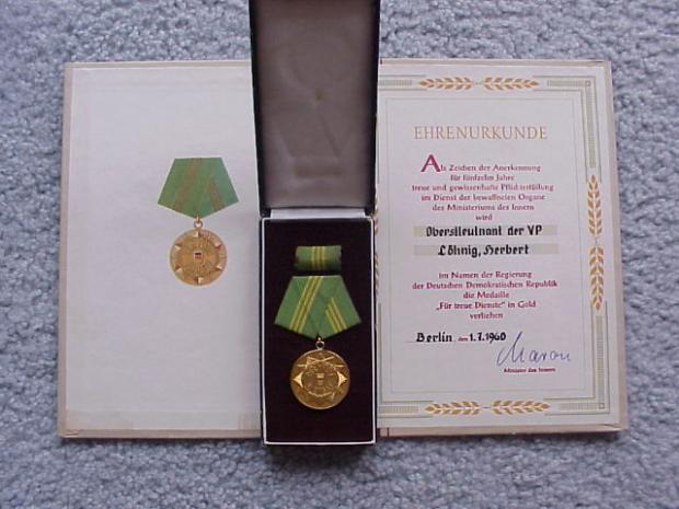 DDR gold Vp medal.JPG