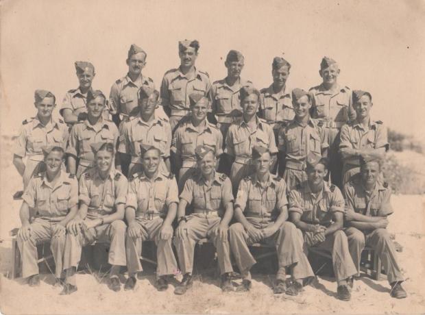 002a 4th Indian Division 20 Men Royal Artillery.jpg