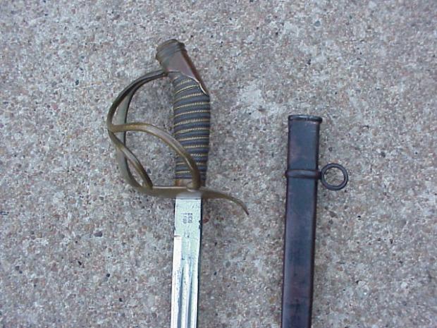 Bav Curiassier sword hilt close.JPG