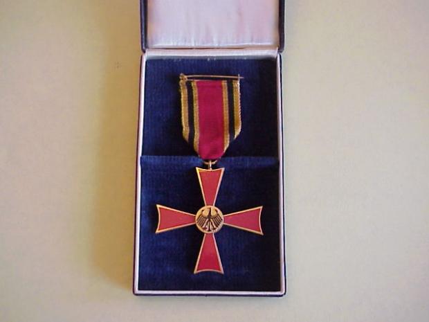 Bund cross ribbon in case.JPG