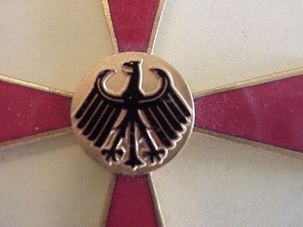 Bund cross ribbon eagle.JPG