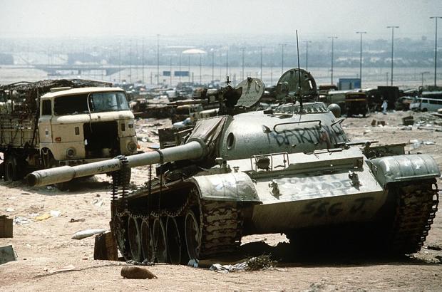 800px-Destroyed_Iraqi_T-55_on_highway_between_Basra_&amp;_Kuwait_City_1991-04-18_1.JPEG