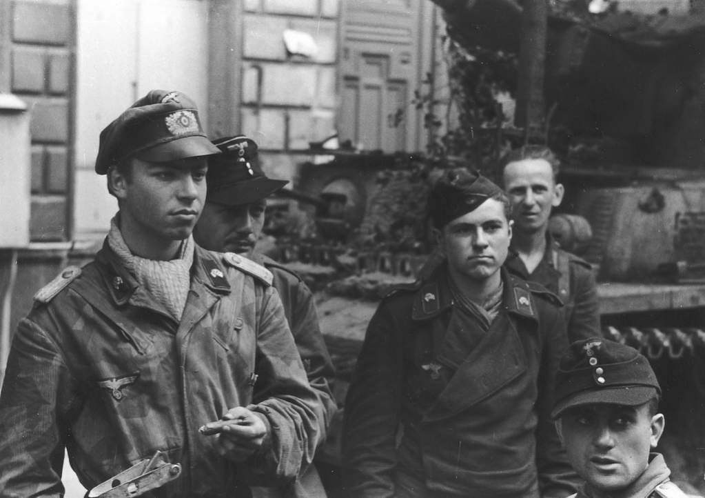 PzIVcrewfrom21PanzerDivisionNormandy1944.jpg.cada1bde2e5b9a5c2288910bdd2437cb.jpg
