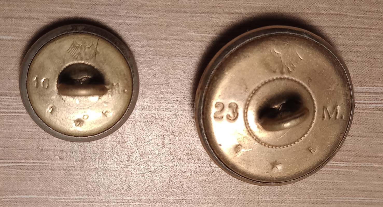 USAirForcefirstgeneration1947German-madebrassbackedbuttons2(5).jpg.177a44d922ad2be064d18b0d21959c53.jpg